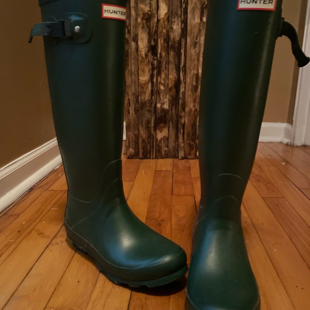 Great condition  Hunter Green Hunter Rain Boots